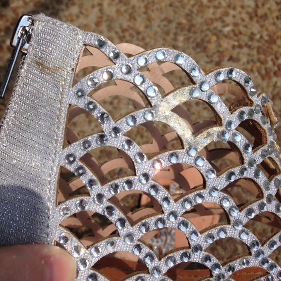 size 7 sandals - Picture 2 of 2